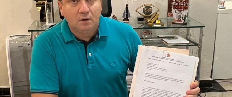 Documento assinado pelo secretário Simplício Araújo