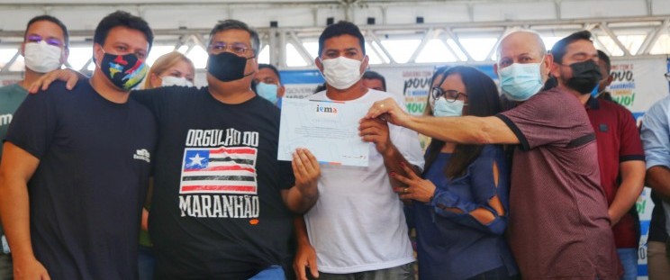 Estudantes do IEMA da região de Turiaçu receberam certificações das mãos do governador