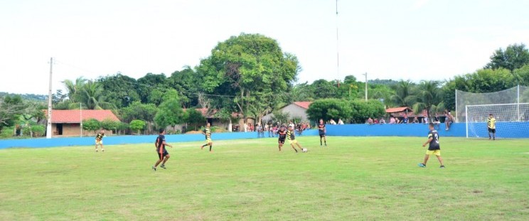 Campo de futebol em complexo de esporte e lazer inaugurado pela Sedel no povoado Barriguda, em Coroatá