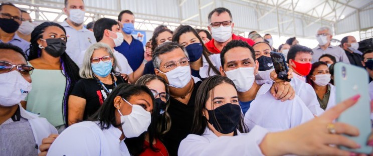Professores do IEMA Santa Inês comemoram entrega
