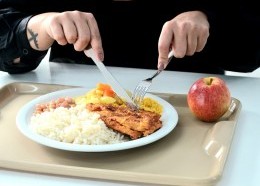 Restaurante Popular serve refeições saudáveis e de baixo custo