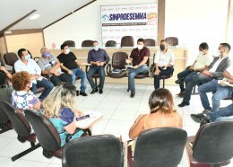 Gestores da Seduc reunidos com a diretoria do Sinproesemma
