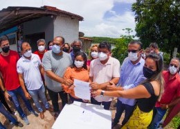 Ato de assinatura da Ordem de Serviço para reforma da Rampa das Marisqueiras, na comunidade do Timbuba, em Paço do Lumiar