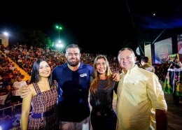 Da esquerda para a direita: Thaynara OG; secretário de Cultura, Paulo Victor; primeira-dama, Larissa Brandão; e o governador Carlos Brandão
